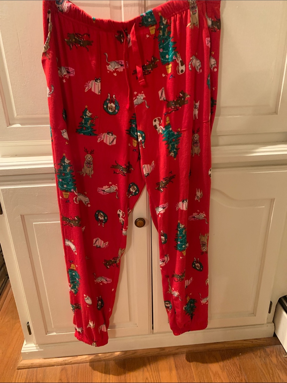 Women's Red Holiday Print Jogger Pants
